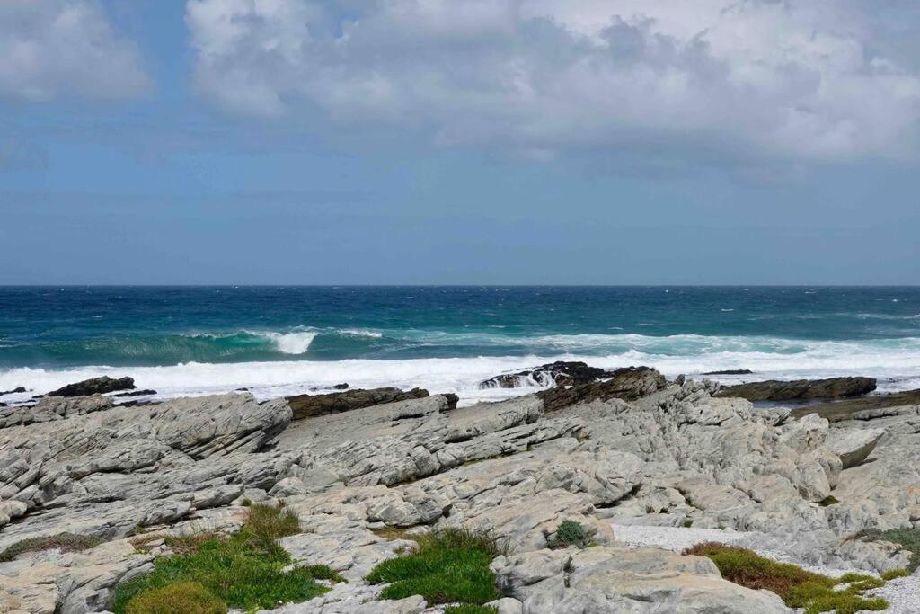 Whales & Waves Villa Hermanus Buitenkant foto
