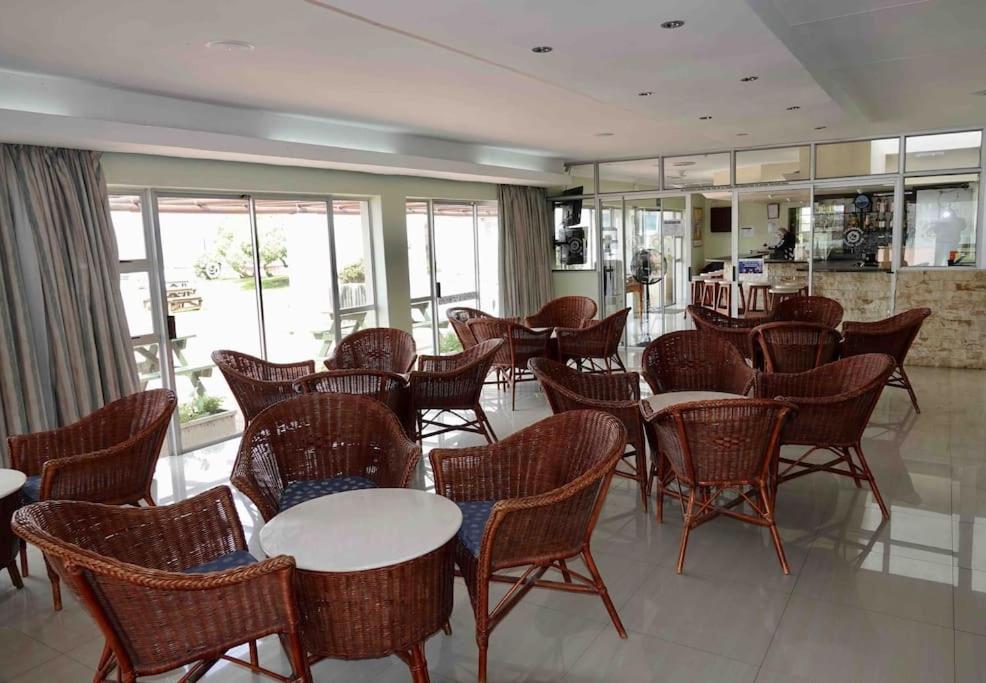 Whales & Waves Villa Hermanus Buitenkant foto