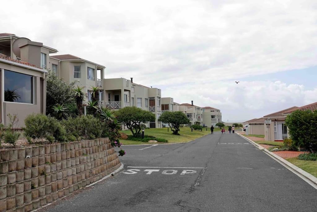 Whales & Waves Villa Hermanus Buitenkant foto
