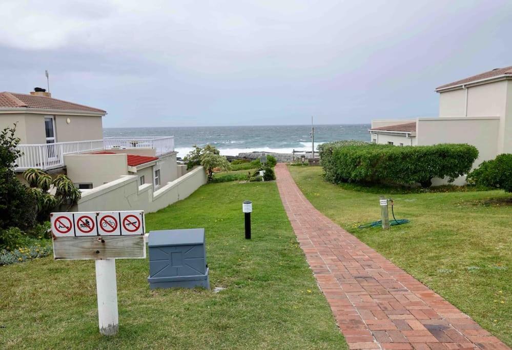Whales & Waves Villa Hermanus Buitenkant foto