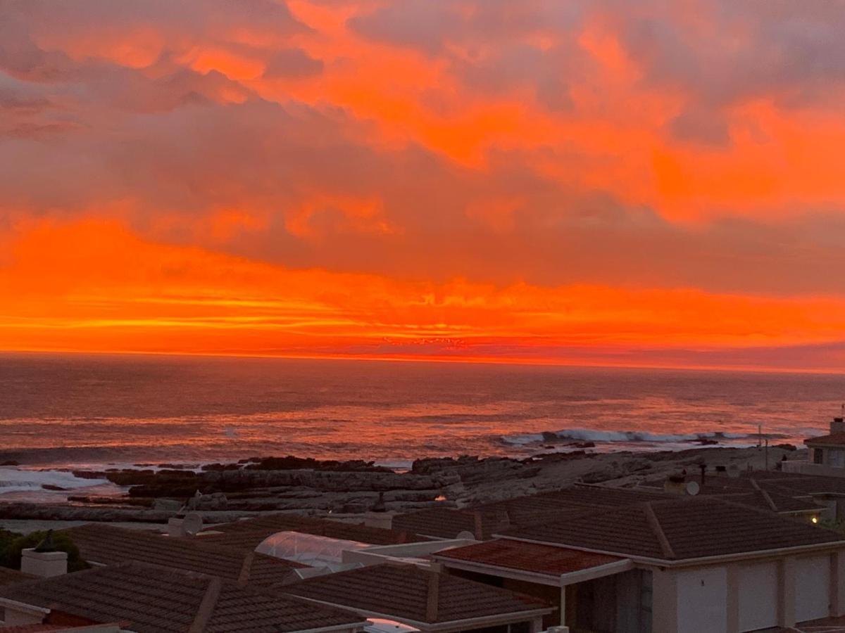 Whales & Waves Villa Hermanus Buitenkant foto